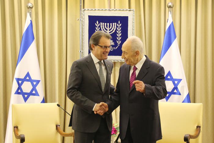 Fotografia del president Mas amb el president d'Israel, Shimon Peres