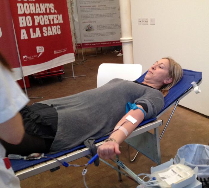 La consellera Munté ha participat en la Marató de Donants de Sang 2.0 
