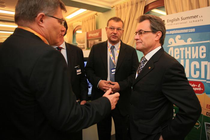 El president Mas visitant la zona d'expositors del Fòrum Empresarial Catalunya-Rússia