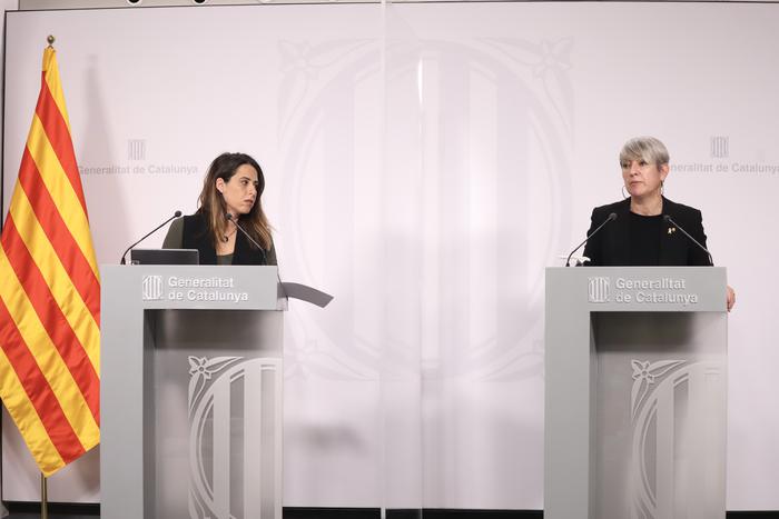 La consellera Ciuró i la portaveu del Govern durant la roda de premsa