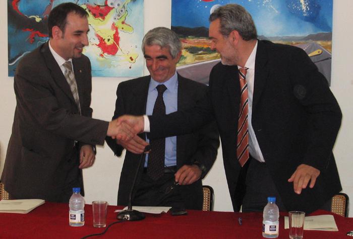 El conseller Espadaler i el conseller Boné després de signar el conveni de col·laboració