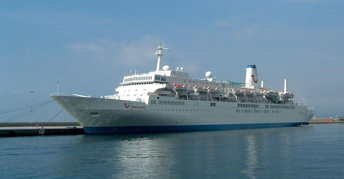 El Thomson Spirit amarrat al port de Palamós