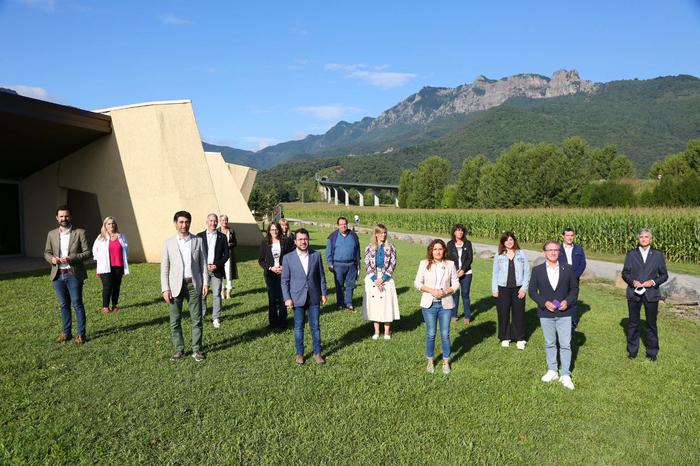El Govern s'ha reunit en una jornada de treball a la Vall d'en Bas (Foto: Jordi Bedmar)