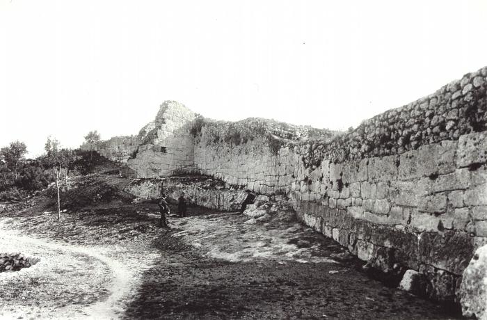 La muralla romana després de la intervenció de l'IEC el 1921