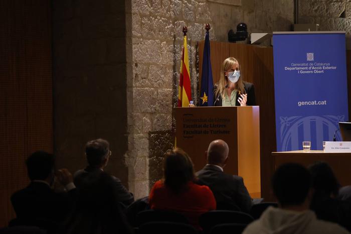 La consellera Alsina, durant la cloenda de l'acte a la Universitat de Girona.