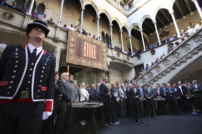 Mayors of Catalonia during the President's speech (1)