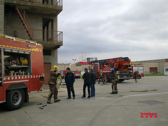Exercici d'incendi a la torre de la Regió d'Emergències de Girona
