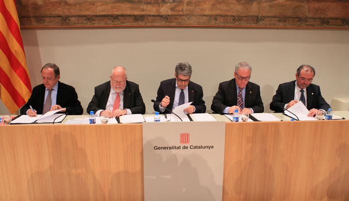 Foto de l'acte de signatura del conveni. Autor: Jordi Bedmar