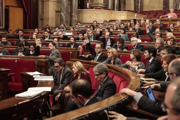Memebers of the Parliament of Catalonia voting on the Law on Transparency