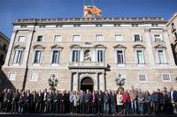 The Executive and instituional representatives hold a minute's silence on Plaça Sant Jaume
