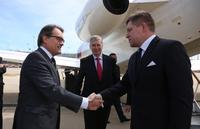 President Mas greets Prime Minister Fico at the Girona-Costa Brava Airport President Mas greets Prime Minister Fico at the Girona-Costa Brava Airport