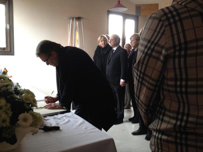 President Mas signing book of condolences