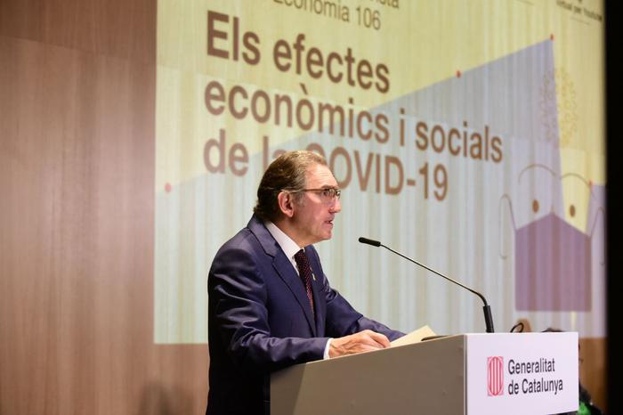 El conseller Giró durant la presentació de la Nota d'Economia 106 (2)