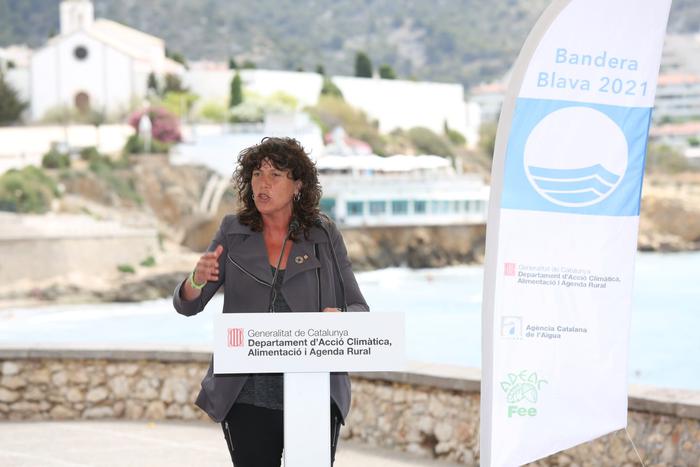 Teresa Jordà ha lliurat avui el guardó de les Banderes Blaves a un total de 97 platges catalanes