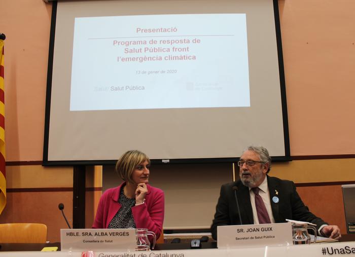 Foto1: La consellera Alba Vergés i el secretari de Salut Pública, Joan Guix, durant la roda de premsa de presentació del Programa de resposta front l'emergència climàtica