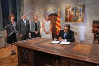 President Mas signs executive order President Mas signs executive order