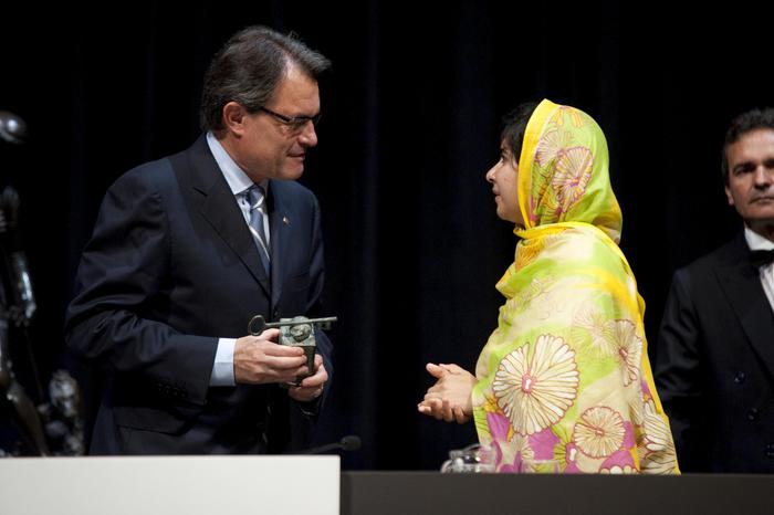 Malala Yousafzai and Artur Mas during the 25th Catalonia International Prize in 2013