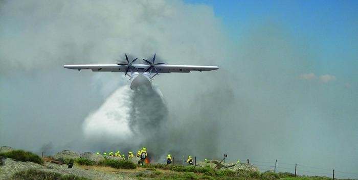 Imatge avió tasques extinció incendi