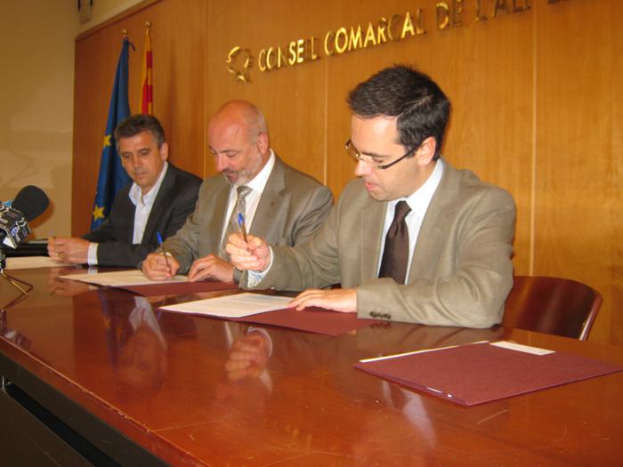 Foto de la signatura de conveni amb el Consell Comarcal de l'Alt Empordà
