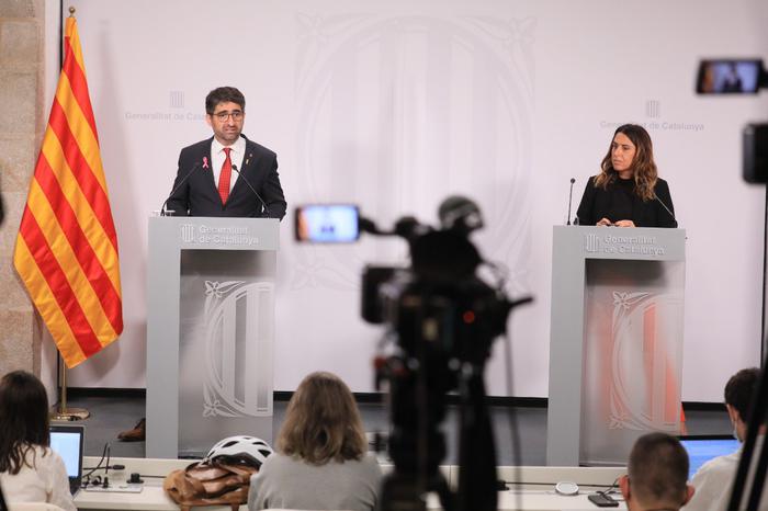 El vicepresident Puigneró i la portaveu Plaja durant la roda de premsa de Govern (Foto: Jordi Bedmar) 