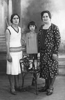 Conxita as a girl, with her mother and her aunt