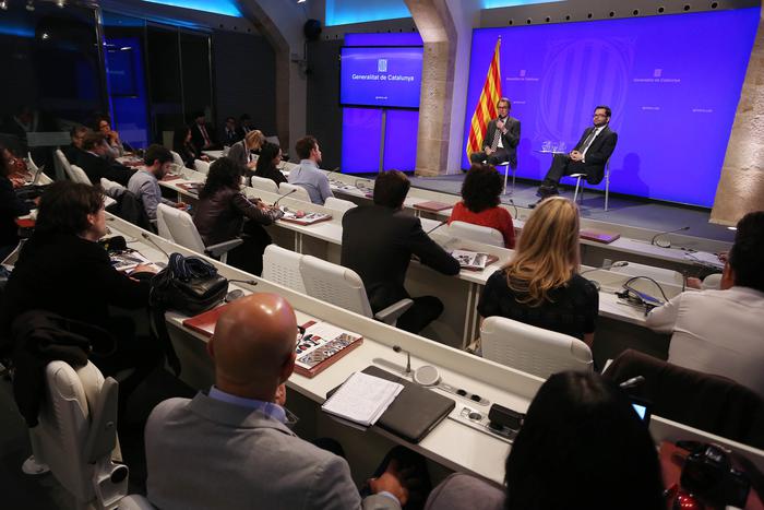 President Mas meets with foreign correspondents on Sant Jordi (1)