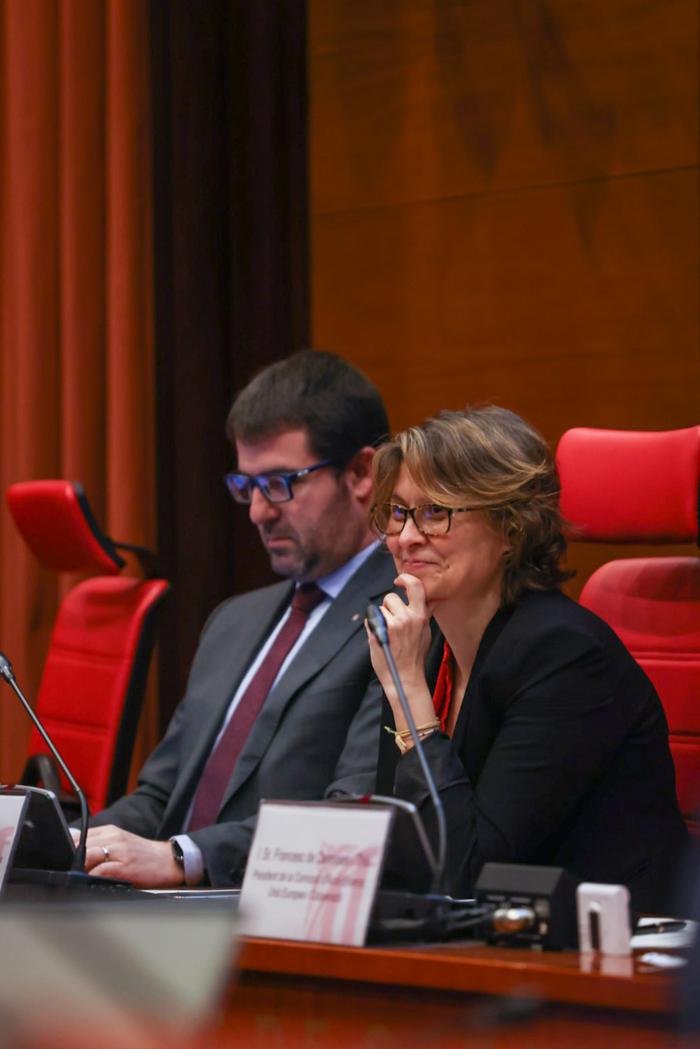 La consellera Serret i el secretari general Bernat Costas, durant la compareixença. Foto: Raquel Pérez / Departament d'Acció Exterior i Unió Europea
