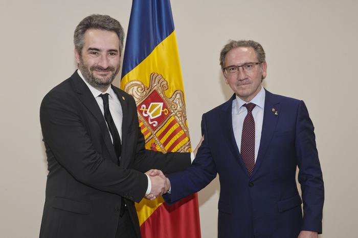 El conseller d'Economia i Hisenda, Jaume Giró, i el ministre de Finances i portaveu de l'executiu andorrà, Eric Jover