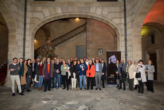 Fotografia de grup de l¿acte de presentació al Palau March de Barcelona, seu del Departament de Cultura 