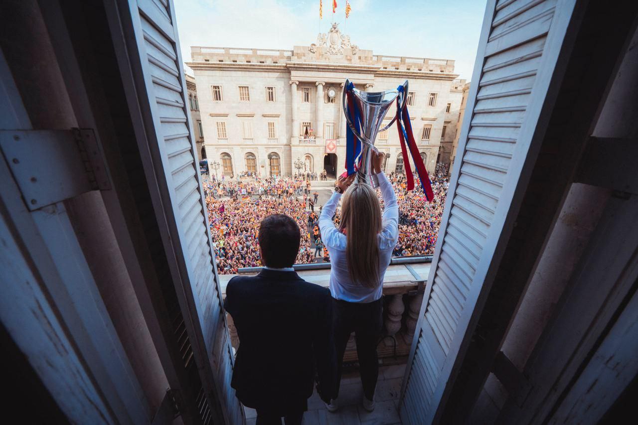 El president i Putellas al balcó del Palau