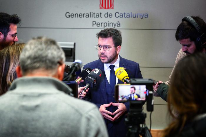 El president Aragonès durant l'atenció als mitjans de comunicació.