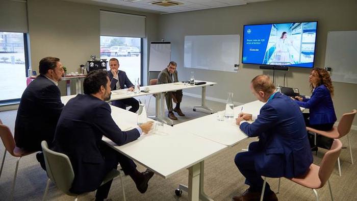 Reunió del conseller d Empresa i Treball, Roger Torrent i Ramió i el conseller delegat de Bayer Iberia, Bernardo Kanahuati.
