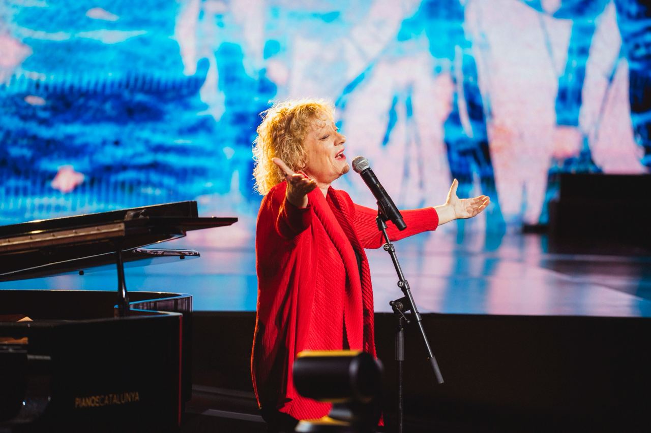 Marina Rossell interpretant "Bella Ciao"