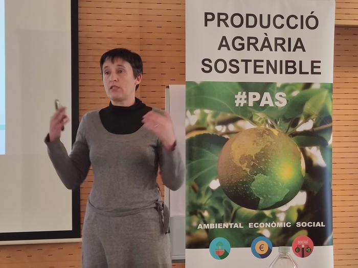 La directora general d¿Agricultura i Ramaderia, Elisenda Guillaumes i Collel, presentant la PAS a l'IRTA de Mas Bové.