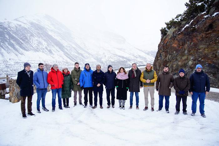 Foto de família dels assistents avui a la presentació del Pla de Camins al Pallars Sobirà