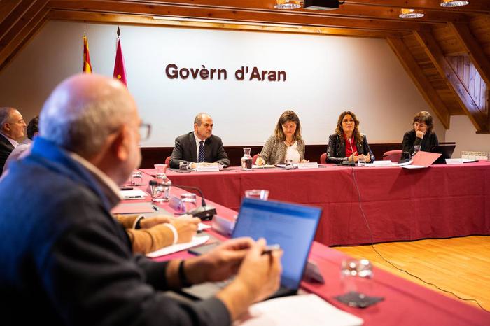Fotografia de la reunió de la Comissió Bilateral Govern de la Generalitat- Conselh Generau d'Aran

