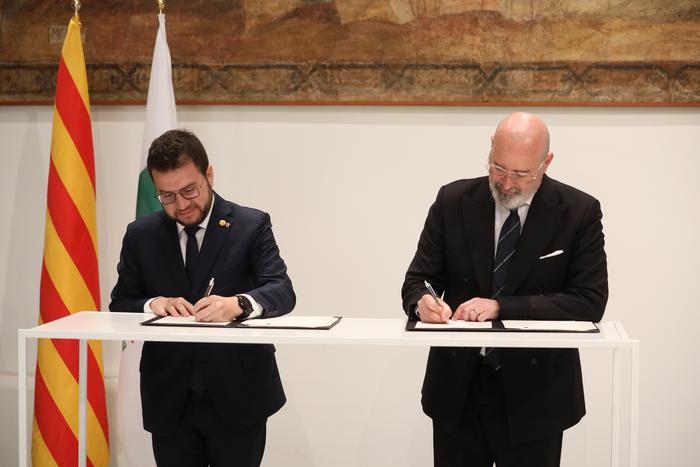 Els dos presidents han signat el memoràndum (Fotografia: Jordi Bedmar)