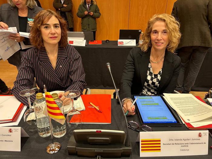 La consellera Gemma Ubasart i la secretària per l' Administració de Justícia Iolanda Aguilar, a la Conferència Sectorial de Justícia a Pamplona