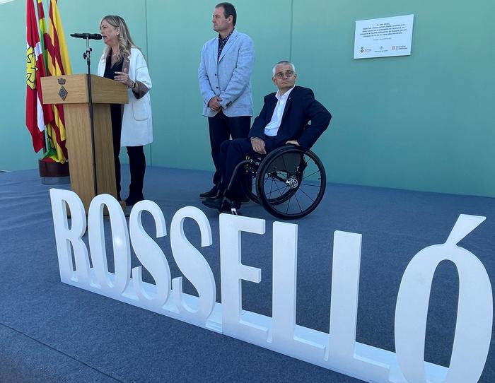 La consellera Violant Cervera inaugura el poliesportiu municipal de Rosselló