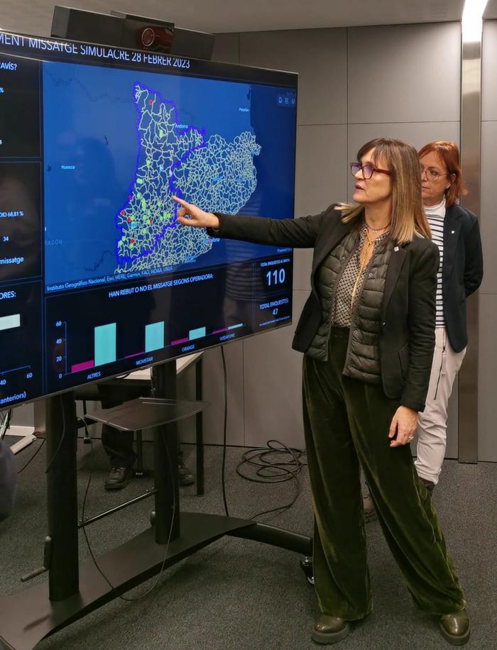 La directora de Protecció Civil de la Generalitat, Marta Cassany, juntament amb la delegada del Govern a Lleida, Montse Bergés, explicant els resultats de l'enquesta a la delegació de Govern a Lleida.