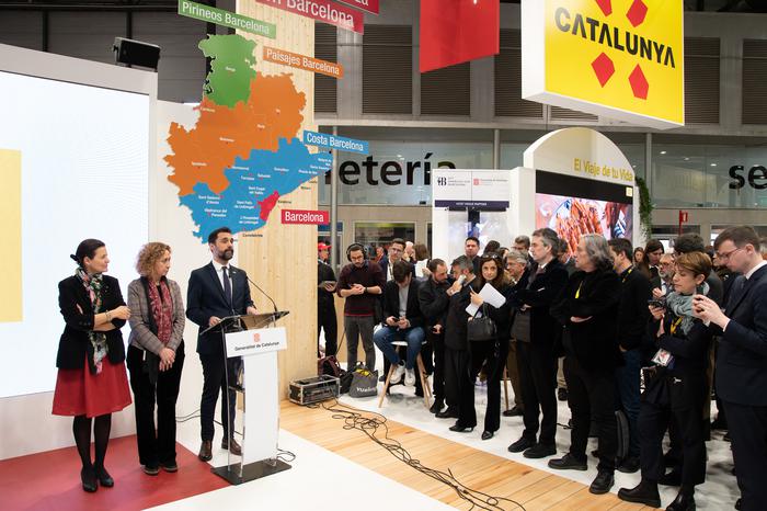 El conseller Torrent en l'acte inaugural de l'estand de Catalunya a la fira internacional Fitur