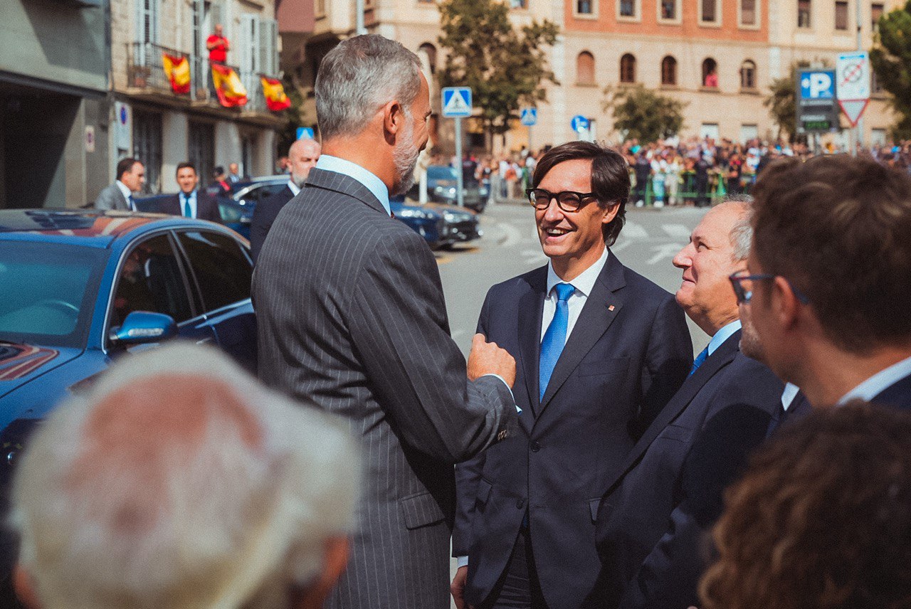 El president conversa amb el Rei i la resta d'autoritats