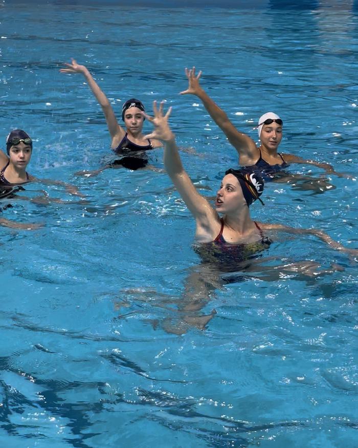 Entrenament de les nedadores amb l'equip estatal (Autor: FC Natació)