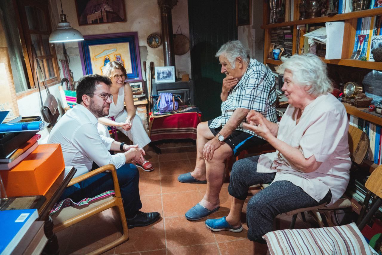El president i la consellera s'han trobat amb l'expresident de l'Uruguai, José Mújica, i l’exvicepresidenta Lucía Topolansky