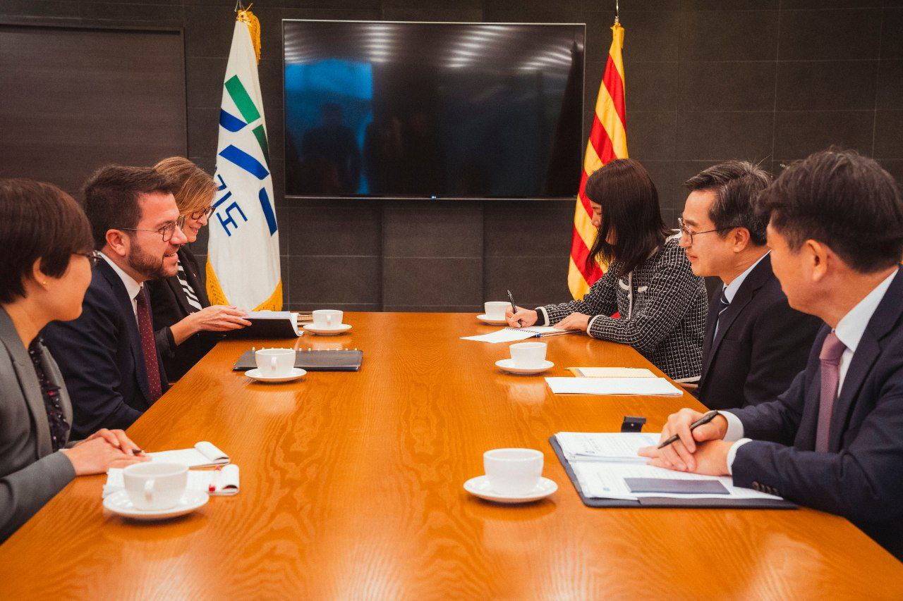 Reunió de treball amb el governador de Gyeonggi, Kim Dong-yeon