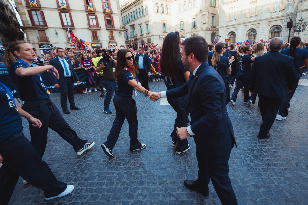 El president acomiada les jugadores a la sortida